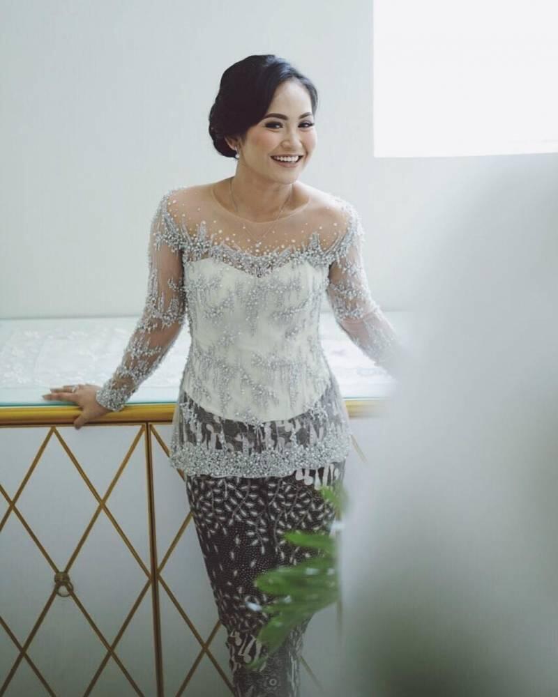 Wahai Para Calon Istri, 10 Inspirasi Kebaya Ini Bisa Ditiru Buat Lamaranmu Nanti!