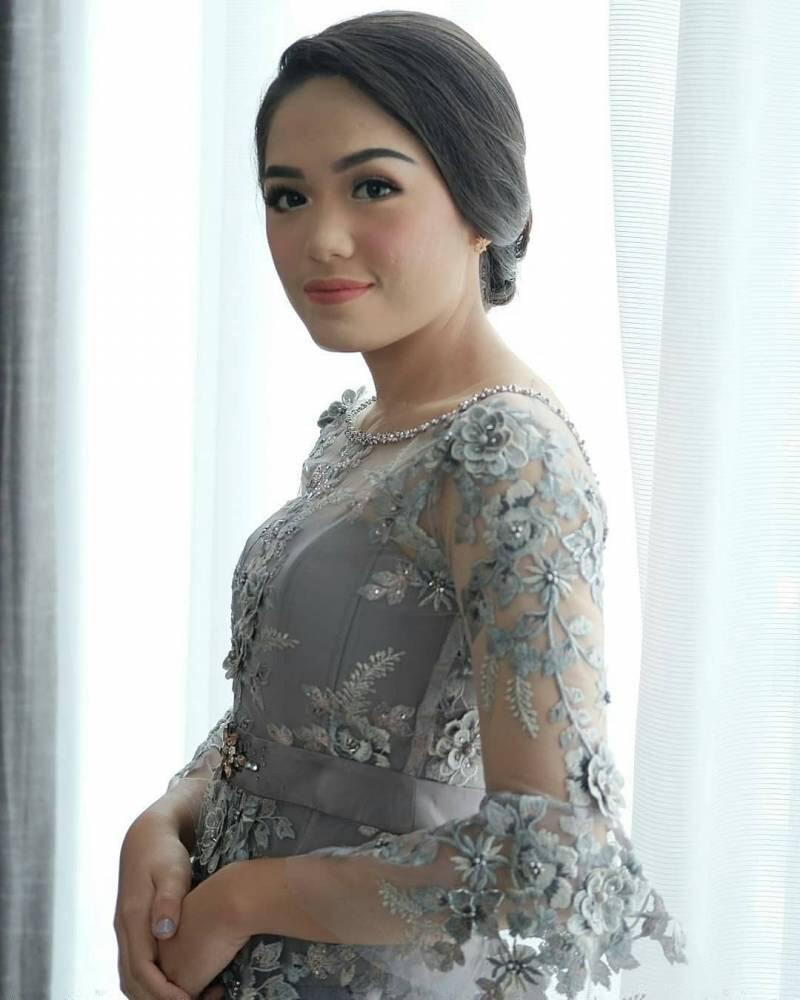 Wahai Para Calon Istri, 10 Inspirasi Kebaya Ini Bisa Ditiru Buat Lamaranmu Nanti!