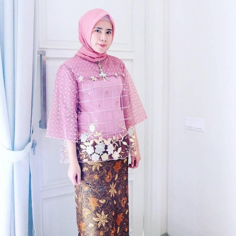 Wahai Para Calon Istri, 10 Inspirasi Kebaya Ini Bisa Ditiru Buat Lamaranmu Nanti!