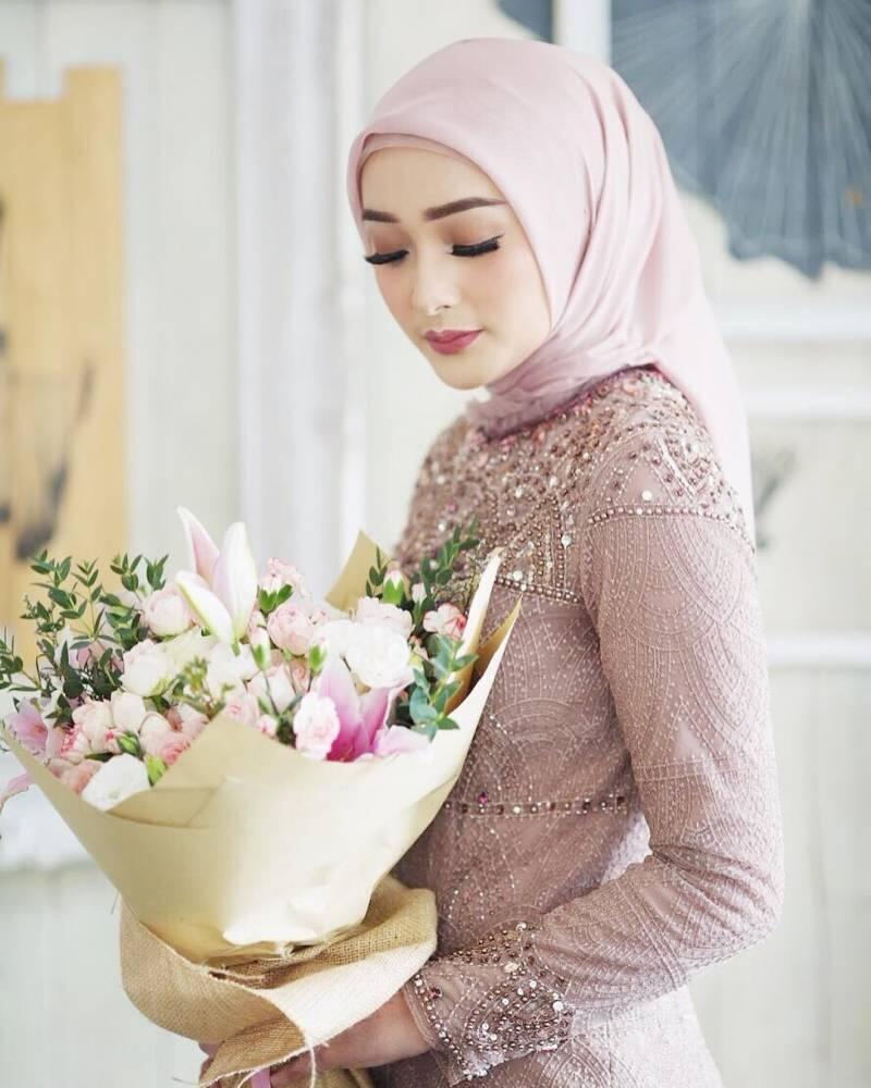 Wahai Para Calon Istri, 10 Inspirasi Kebaya Ini Bisa Ditiru Buat Lamaranmu Nanti!