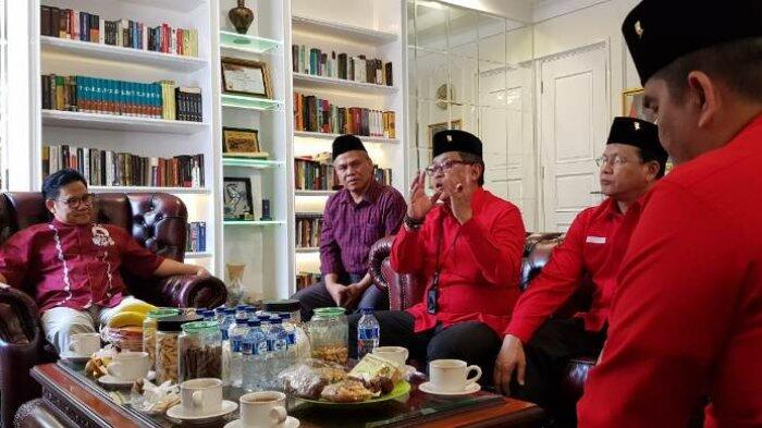 Ditanya Cak Imin Jadi Cawapres Jokowi? Hasto: Kita Ngobrol Dulu dengan Bu Mega