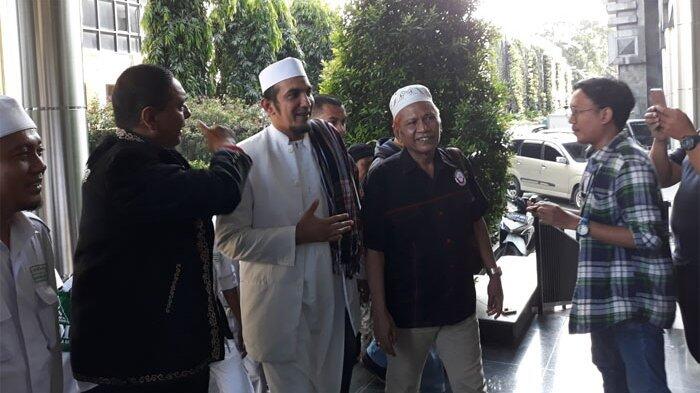 Dianggap Lakukan Ujaran Kebencian, Ketua Umum FPI Laporkan Ade Armando ke Bareskrim