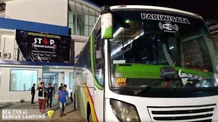 Duh, Bus Ini Ketahuan Bawa 1,4 Juta Rokok Ilegal