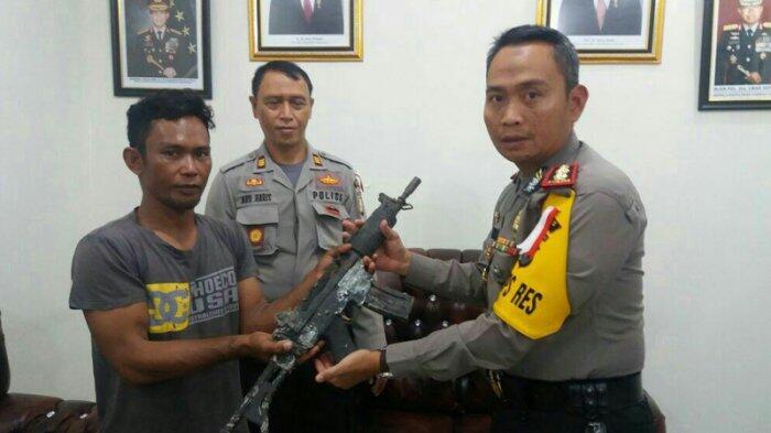 Nelayan Sinjai Temukan Senjata Serbu di Laut Pulau Sembilan
