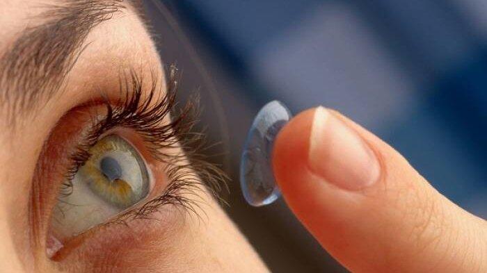 4 Kesalahan Pengguna Softlens yang Bikin Mata Infeksi