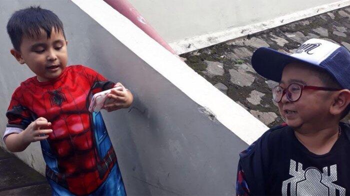 Gak Bisa Diam, Anak Daus Mini Punya Koleksi Baju Lebih Banyak Dari Ayahnya
