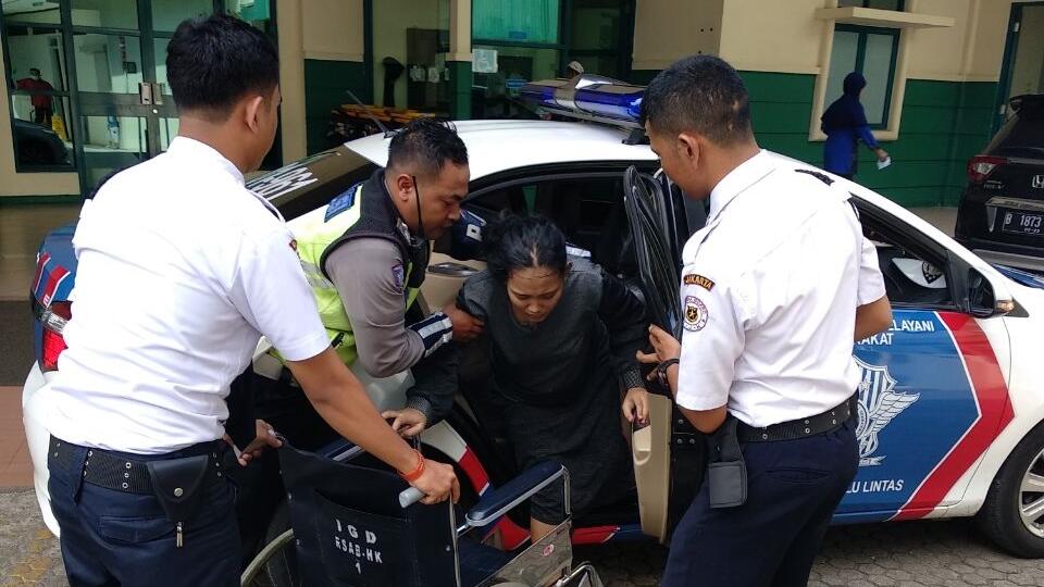 Dua Polisi di Tebet Bantu Antar Ibu Hamil yang Hendak Melahirkan