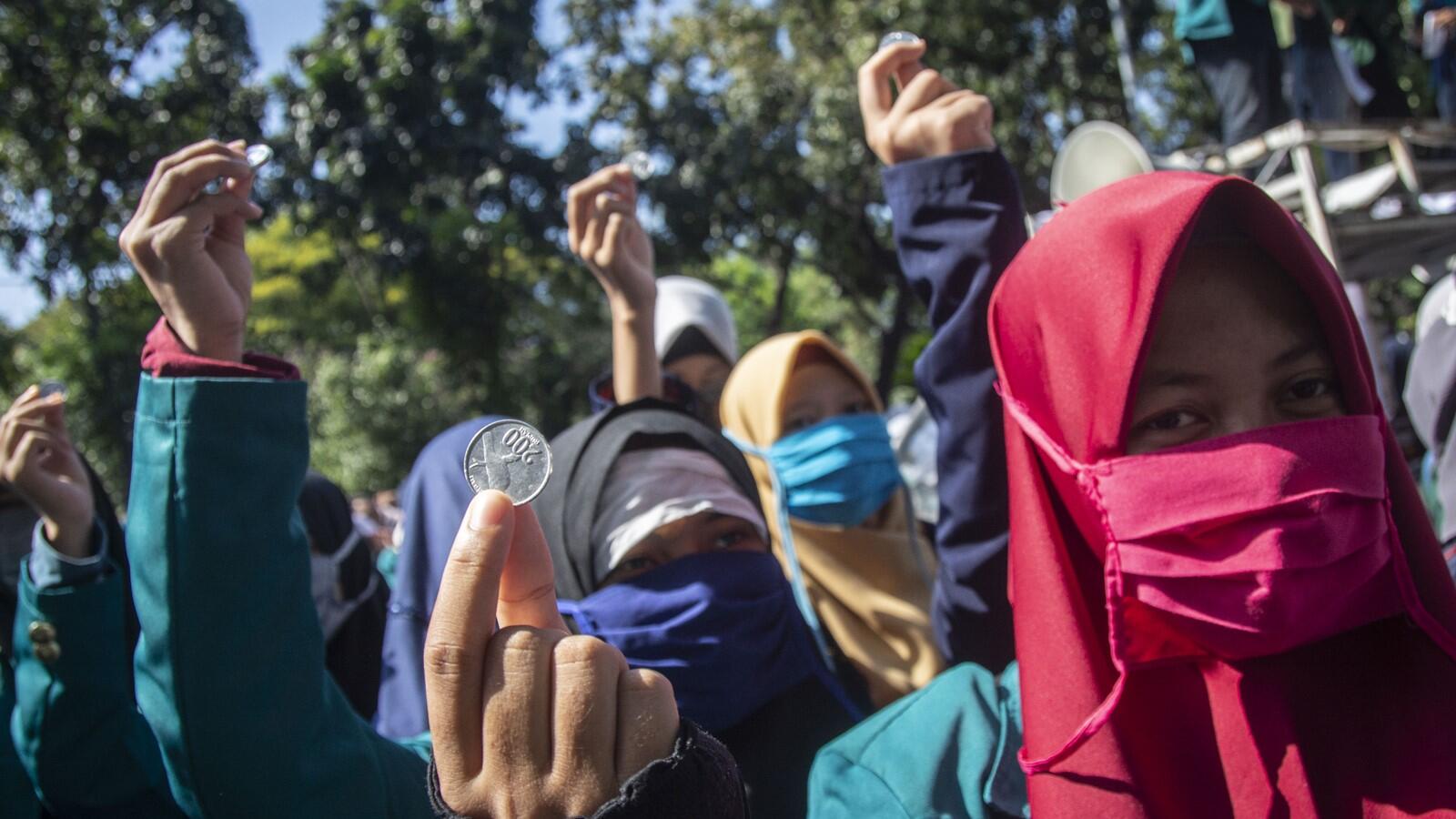 Zaadit Taqwa dan Mahasiswa Kritik Jokowi soal BBM hingga UU ITE
