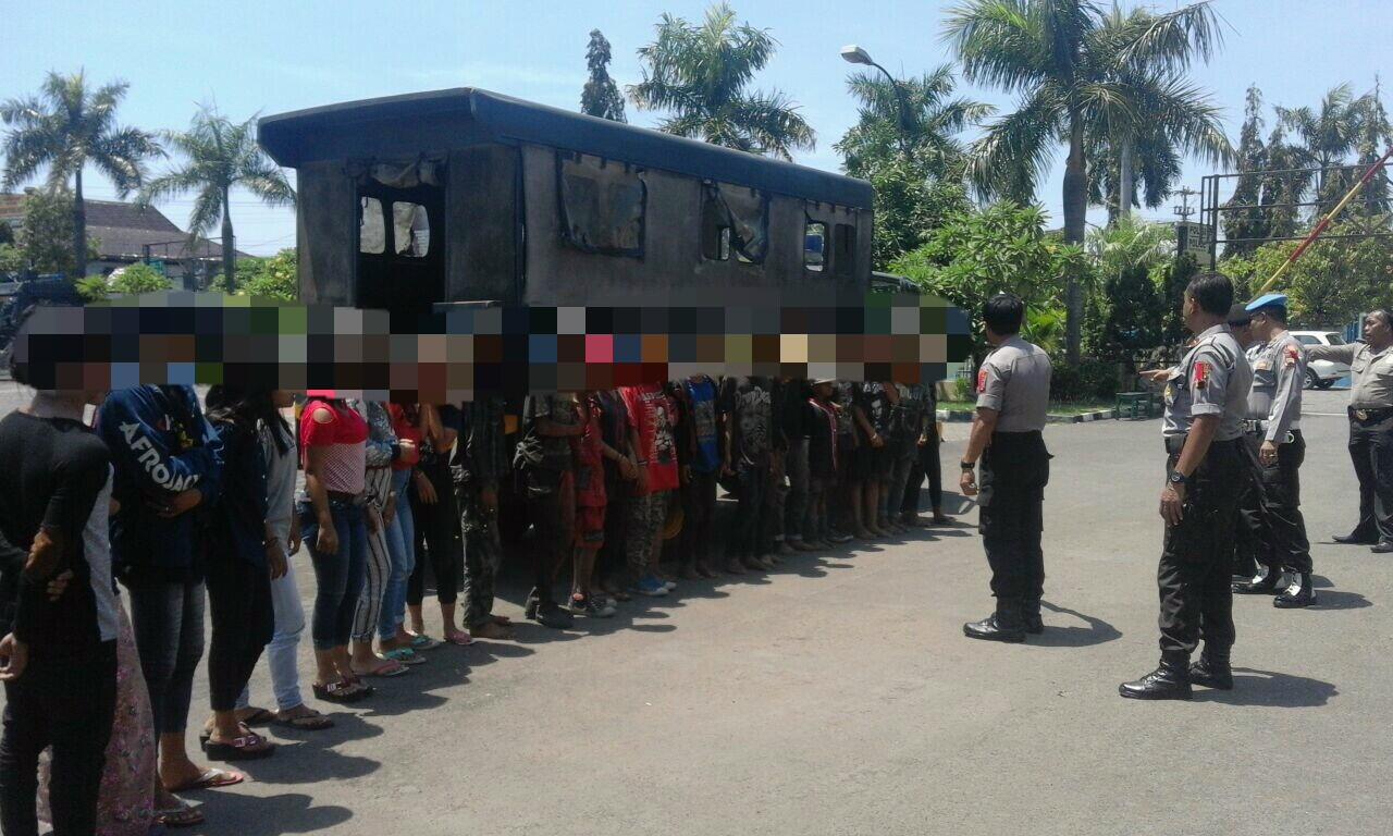 6 Pasang Remaja Mesum dan 17 Anak Punk Terjaring Razia di Tegal