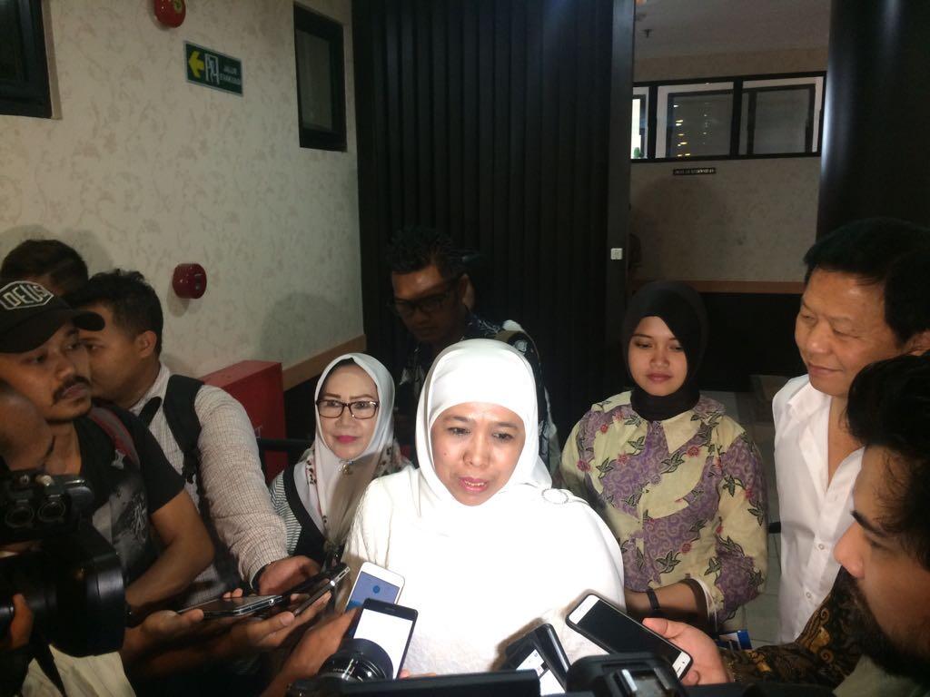 Jelang Debat, Khofifah Sempatkan Ziarah ke Makam Sunan Ampel