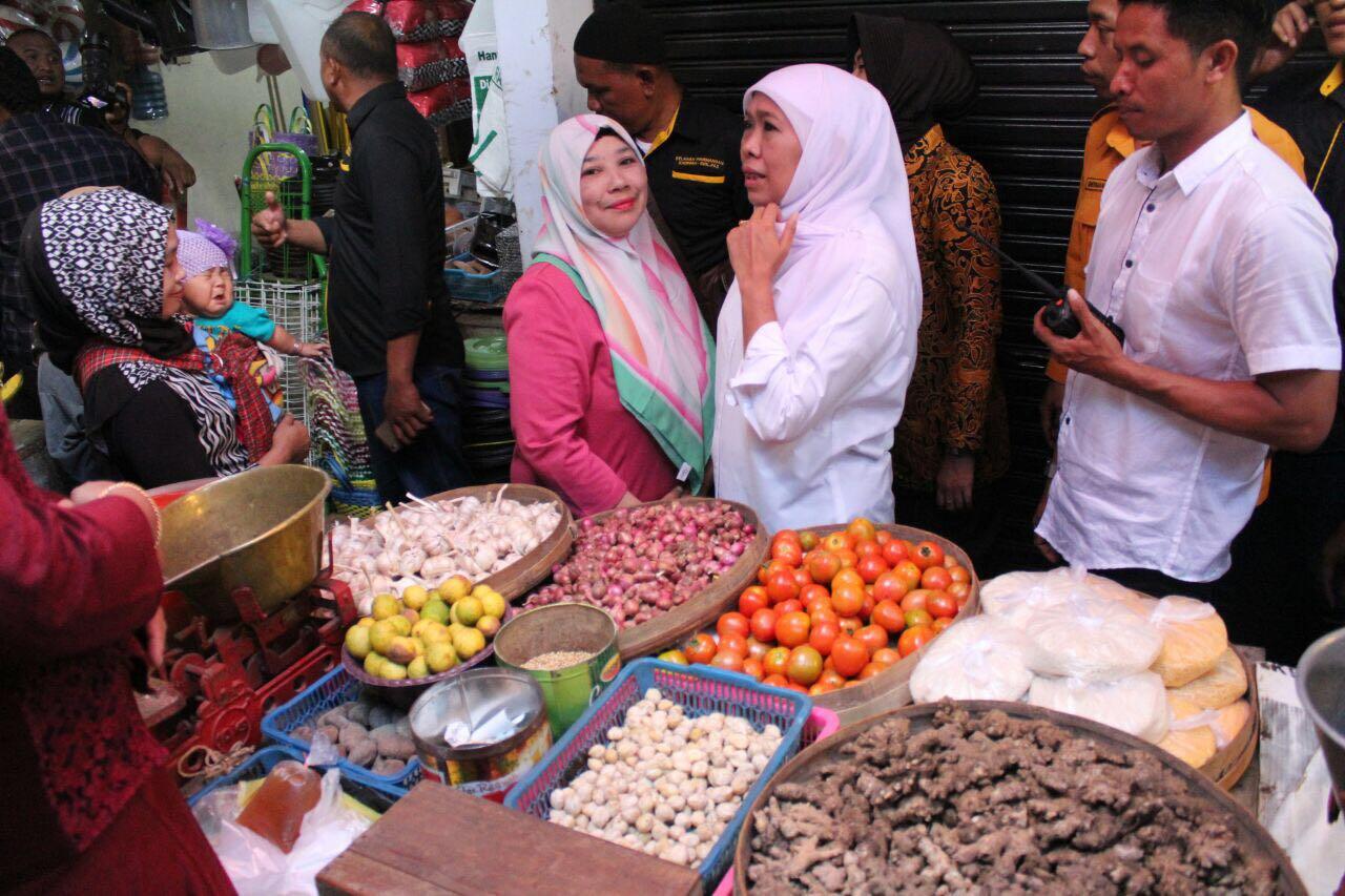 Jelang Debat, Khofifah Sempatkan Ziarah ke Makam Sunan Ampel
