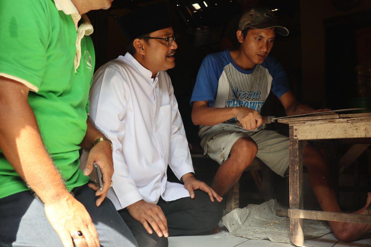 "Ritual" Gus Ipul Sebelum Debat, Salat Duha hingga Ngopi Santai