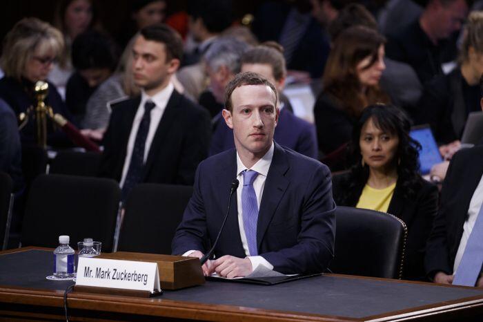 Permintaan maaf Zuckerberg dan celah keamanan Facebook