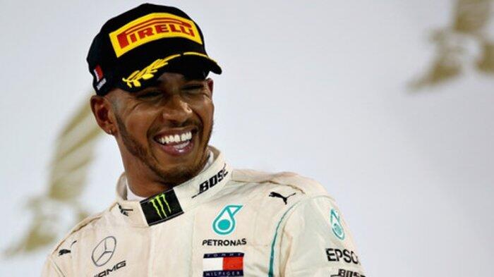 Lewis Hamilton Konsentrasi Balapan Terganggu Saat Alat Komunikasinya Rusak