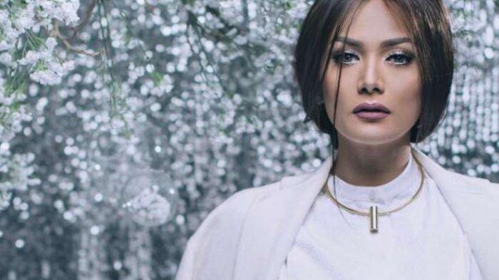 Pengalaman Pertama Krisdayanti Operasi Lasik, Takutnya Setengah Mati