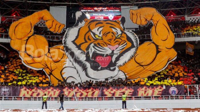 Bikin Tersenyum, Ini Meme Atas Dua Koreografi yang Dibuat Bobotoh dan The Jakmania