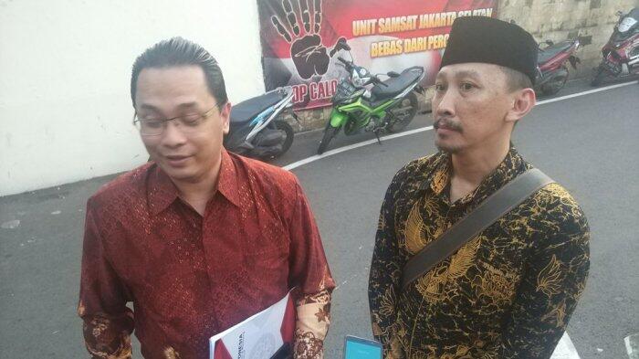 Abu Janda Laporkan Rocky Gerung Gara-Gara Sebut 'Kitab Suci Fiksi'