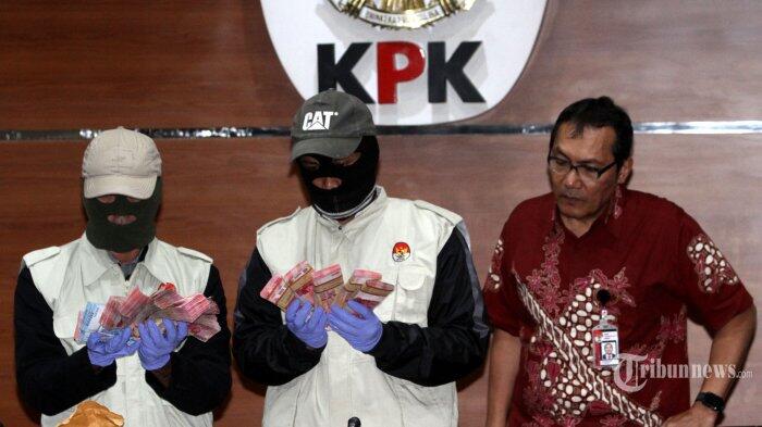 Bupati Bandung Barat 'Palak' SKPD Untuk Biaya Survei Istrinya Maju Pilkada
