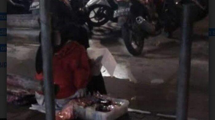 Salut, Remaja di Malang Ini Jualan Kue Sambil Tetap Belajar