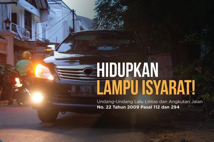 Hati-Hati Gan! Pindah Jalur Tanpa Nyalakan Lampu Sein Bisa Ditilang 250 Ribu, Lho!