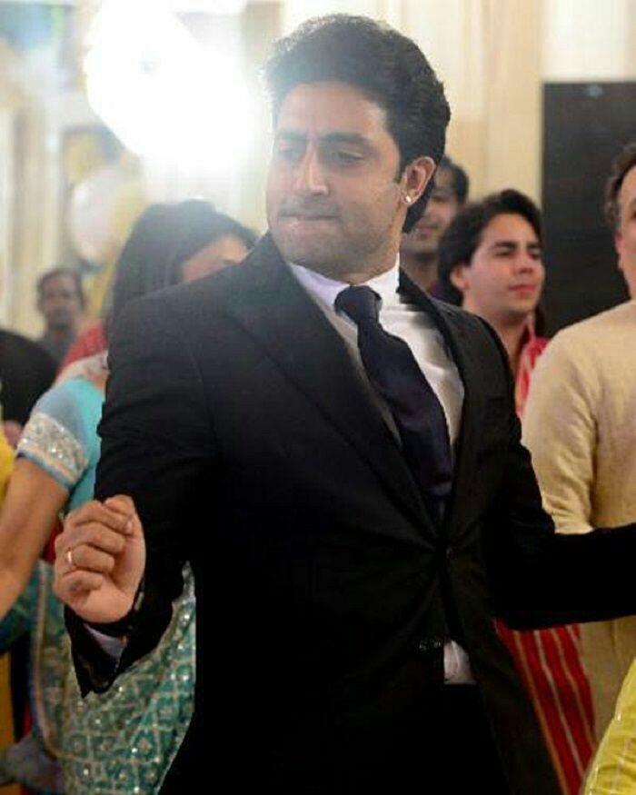 5 Artis Bollywood ini Ternyata Tidak Pandai Menari
