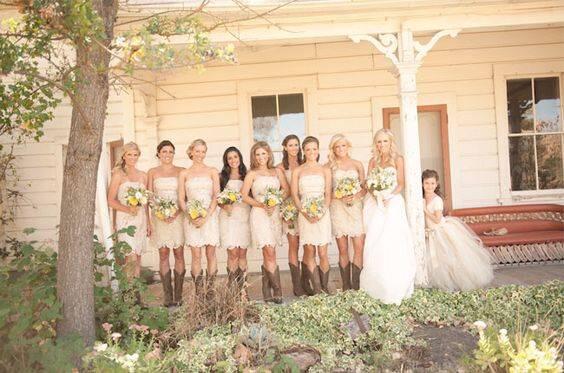 9 Inspirasi Gaun Ini Pas Banget Buat Bridesmaid yang Ingin Tampil Elegan dan Anggun