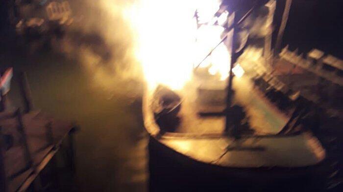 Kapal Titipan BNN di TPI Pusong Lhokseumawe Terbakar