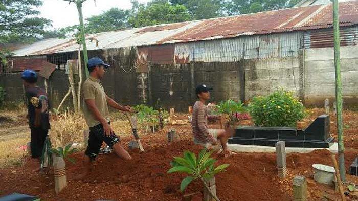 Meninggal 7 Bulan Lalu, Makam Mantan Sopir Bupati Dibongkar