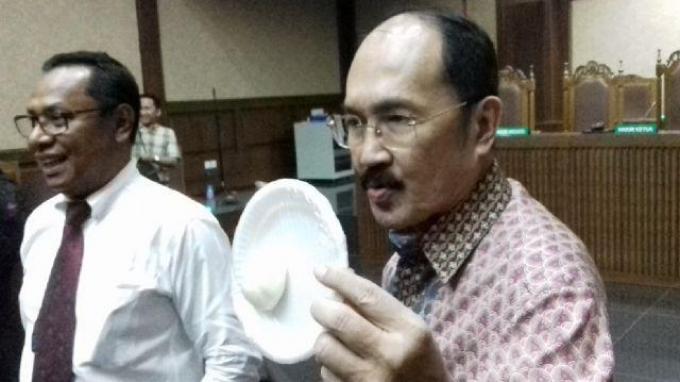 Fredrich Pamer Bakpau di Persidangan, Jaksa dan Hakim Tertawa