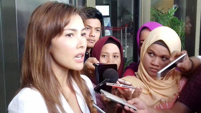 Di Gedung KPK, Nadia Mulya Luapkan Unek-unek Harus Terpisah Lama Dengan Sang Ayah