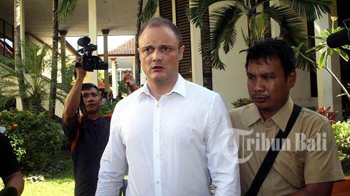 Bule Australia Ucapkan Terima Kasih Majelis Hakim Memvonisnya 15 Bulan Rehabilitasi