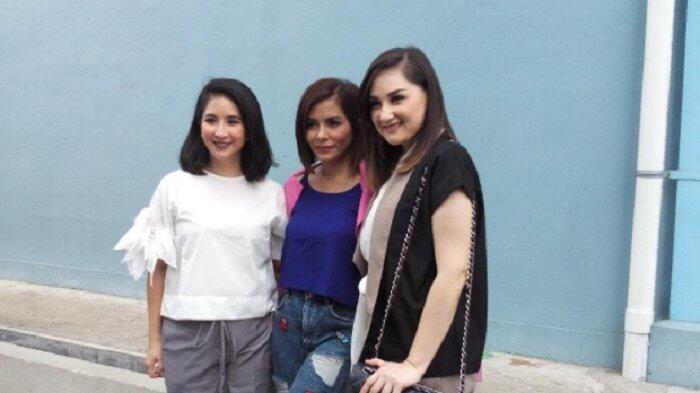 Lima Seleb Ini Bikin Geng Sweet Moms