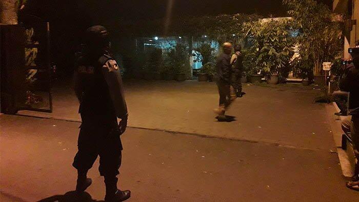 Kamis Malam, Rumah Pribadi dan Kantor Bupati Bandung Barat di Geledah KPK