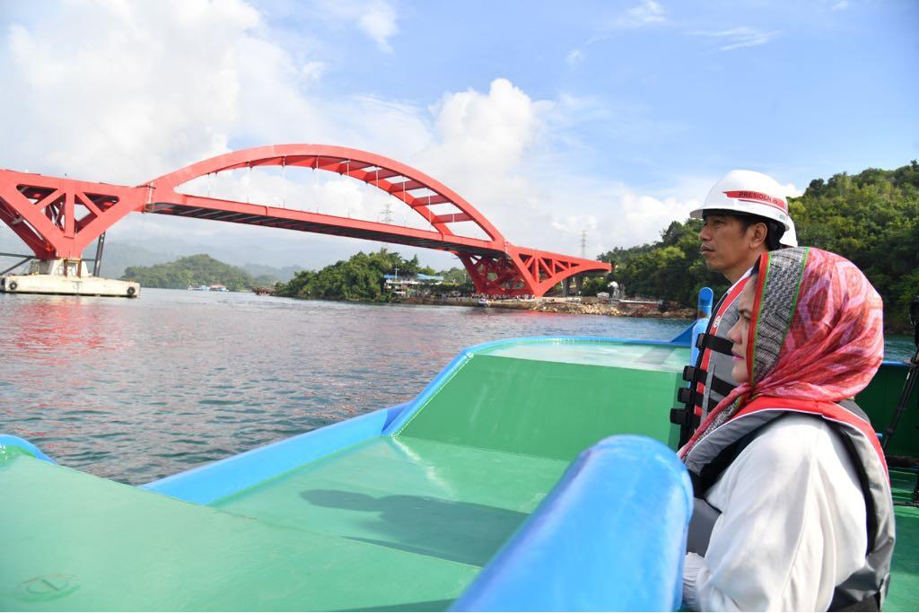 Tinjau Jembatan Holtekamp, Presiden Pastikan Mampu Tumbuhkan Titik Perekonomian Baru