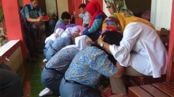 Sulitnya Soal UNBK, Puluhan Ribu Anak SMA Curhat di @Kemdikbud.RI