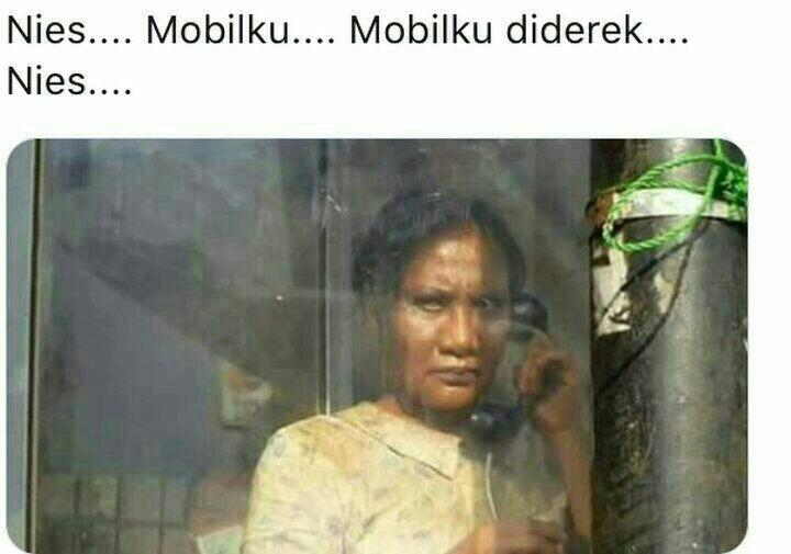Seperti Anak Muda, Jokowi Bersama Istri Hujan-Hujanan di Asmat?