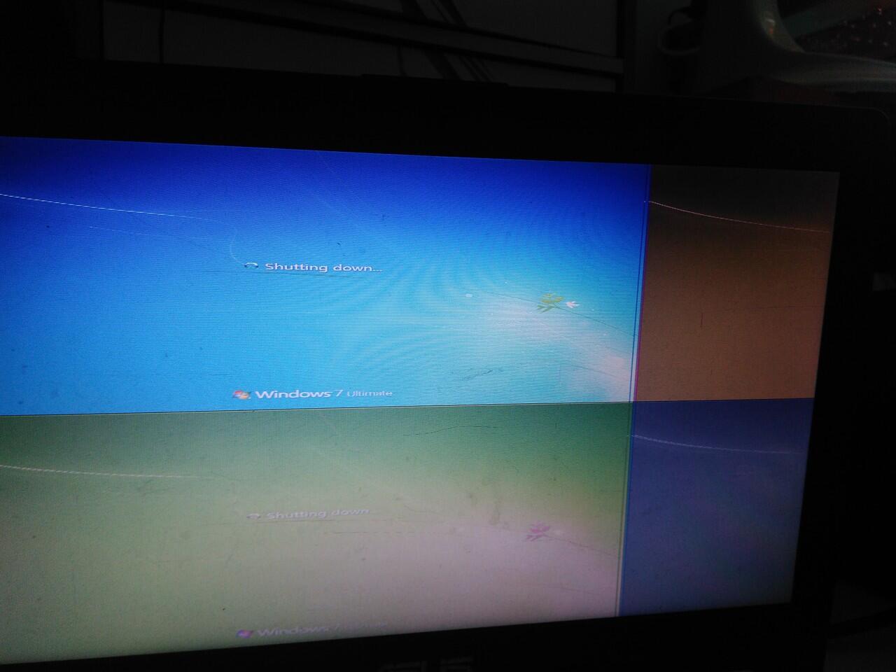 LCD laptop terbagi 4
