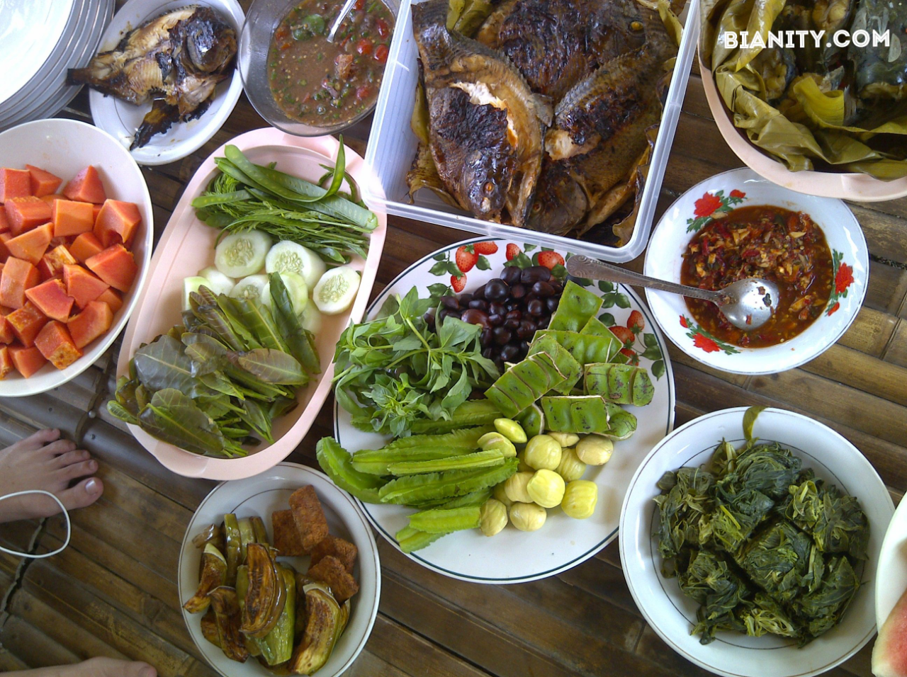 Hi Gan! Kenapa Orang Sunda Doyan Makan Lalap?