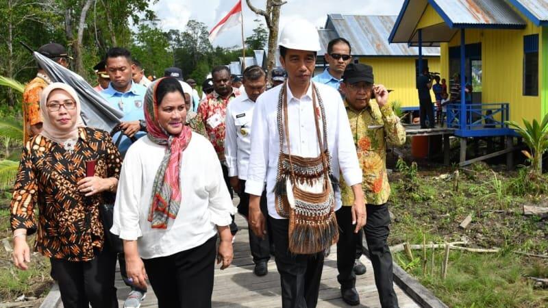 Video: Asyiknya Iriana Jokowi Menari Bersama Anak-anak Suku Asmat