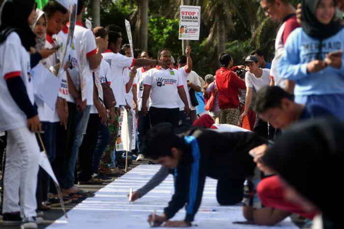 Hampir sepertiga calon pemilih pilkada pengguna media sosial