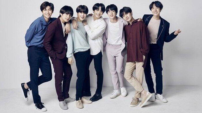 Semakin Ganteng, Lihat Perbedaan BTS saat Awal Debut dan Sekarang