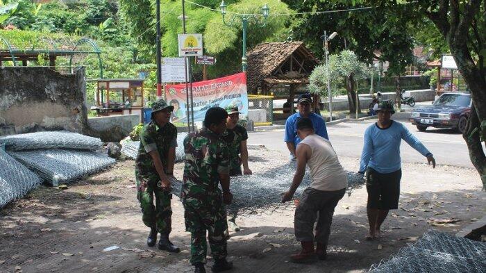 Satgas TMMD 101 Kodim Yogyakarta Bersihkan Bekas Tempat Prostitusi Sanggrahan