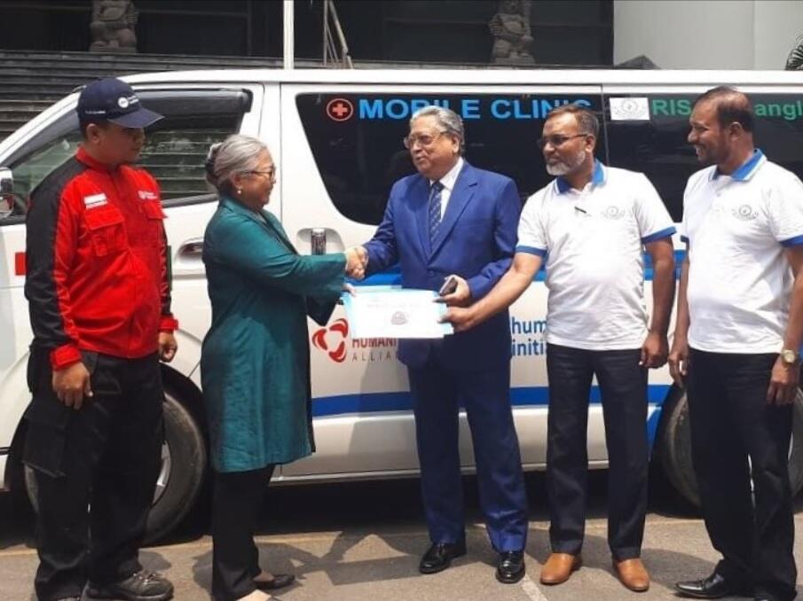 Indonesia Serahkan Bantuan Mobile Clinic untuk Pengungsi Rohingya ke Bangladesh