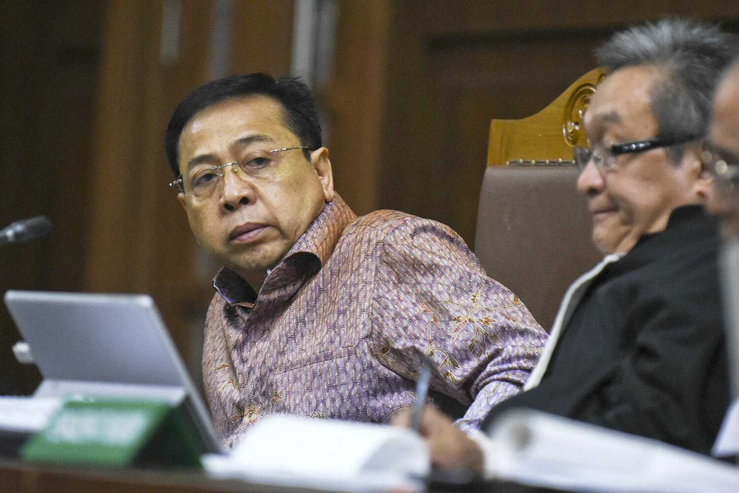 Setya Novanto Menangis Saat Bacakan Nota Pembelaan di Ruang Sidang