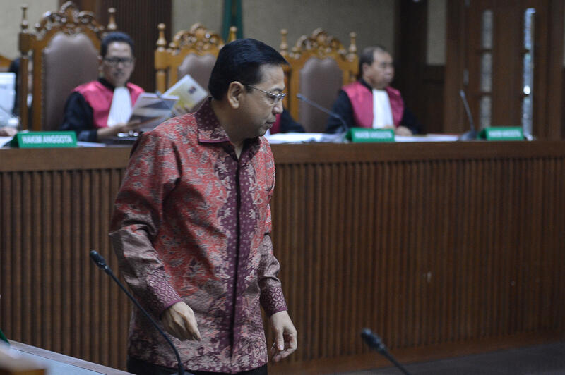 Ini Isi Lengkap Puisi "Di Kolong Meja" yang Dibacakan Setya Novanto
