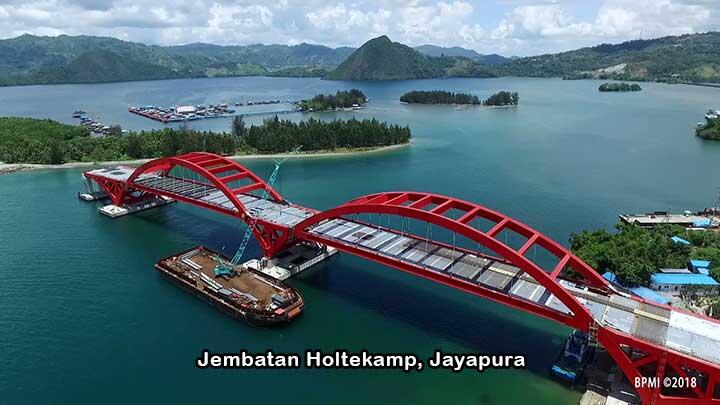 Jokowi Tengok Pembangunan Jembatan Holtekamp yang Pecahkan 2 Rekor MURI Sekaligus