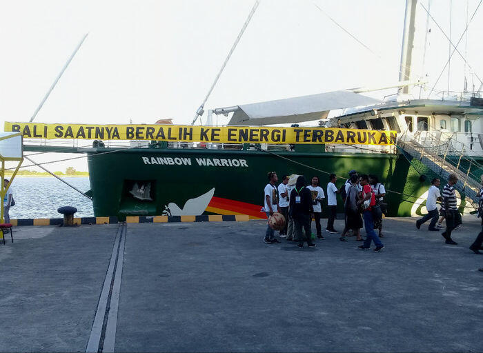 Mengingat gerakan menolak reklamasi reluk benoa dari kapal Greenpeace