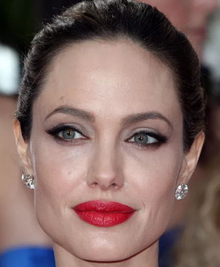 Potret Angelina Jolie Dari Masa ke Masa (Mudanya Cantik Maksimal)