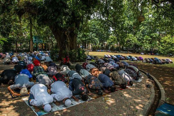 Indonesia’s Ancient Beliefs Win in Court, but Devotees Still Feel Ostracized