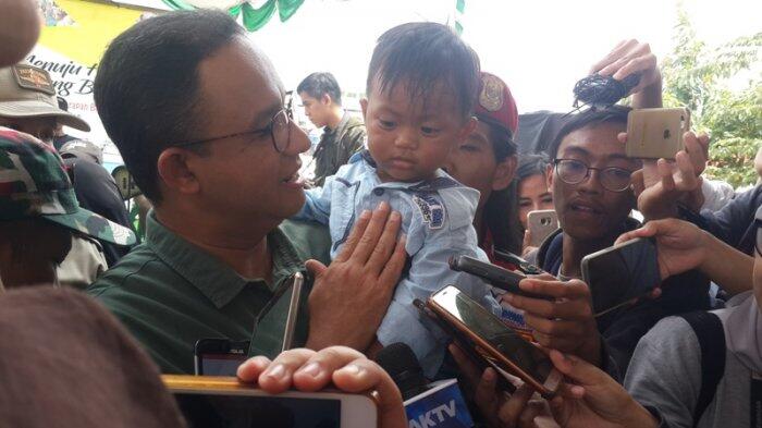 Mengunjungi Kampung Akuarium Anies Bertemu Bayi Anies Sandi